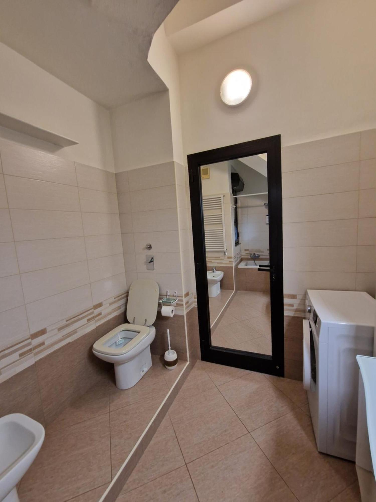 דירות מילאנו Comfy Penthouse מראה חיצוני תמונה